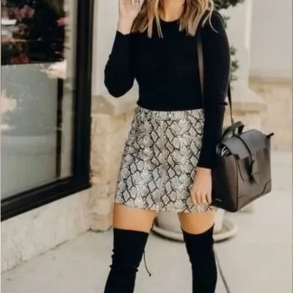 Thread & Supply Faux Leather Snake Skin Mini Skirt. Size XL. New with Tags. - Picture 1 of 13